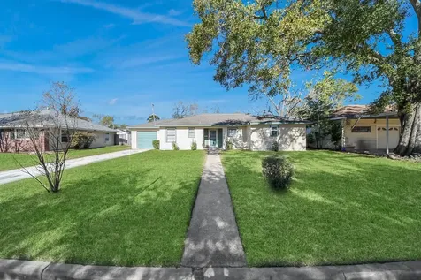 102 Live Oak Street Baytown TX 77520