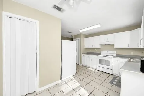 102 Live Oak Street Baytown TX 77520
