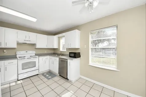 102 Live Oak Street Baytown TX 77520