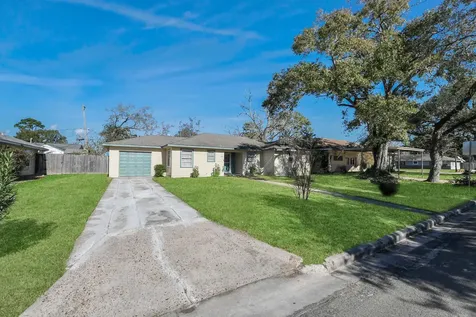 102 Live Oak Street Baytown TX 77520