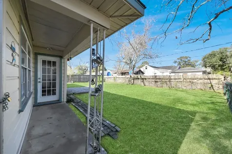 102 Live Oak Street Baytown TX 77520