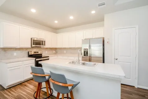 805 Willow Avenue Cleveland TX 77327
