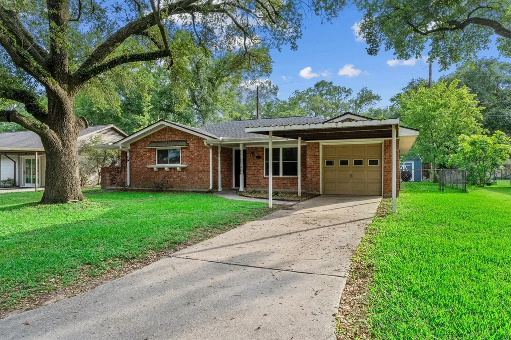 703 Barbara Street Tomball TX 77375