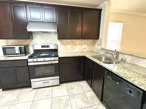 1934 Acorn Glen Trail Fresno TX 77545