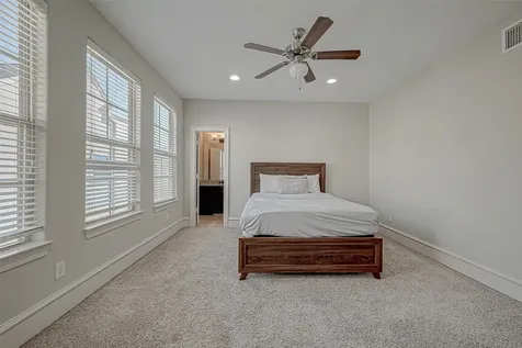 5226 Kiam Street 1002 Houston TX 77007