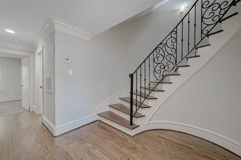 5226 Kiam Street 1002 Houston TX 77007