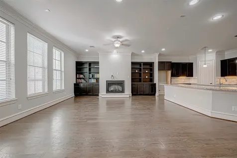 5226 Kiam Street 1002 Houston TX 77007