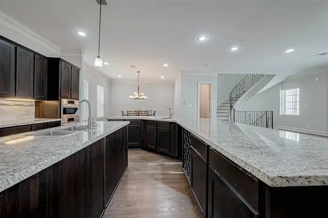 5226 Kiam Street 1002 Houston TX 77007