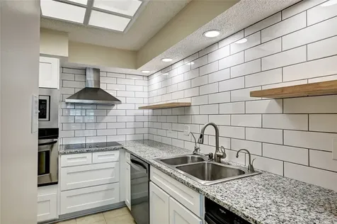 921 Marine Drive 110 Galveston TX 77550