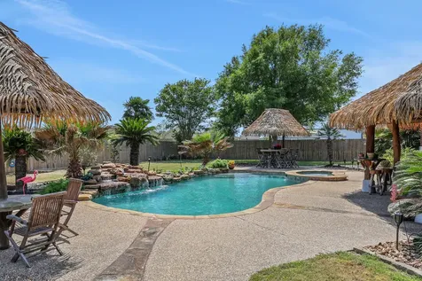 9934 Palm Drive Mont Belvieu TX 77523