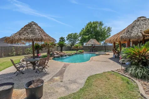 9934 Palm Drive Mont Belvieu TX 77523