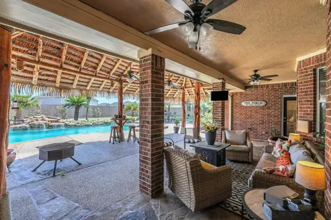 9934 Palm Drive Mont Belvieu TX 77523