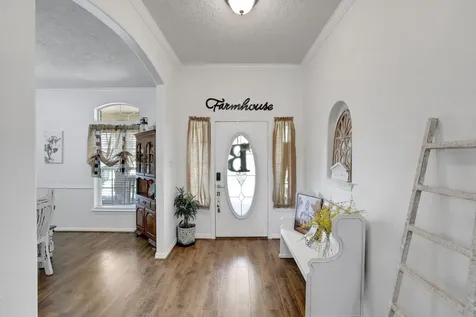 9934 Palm Drive Mont Belvieu TX 77523
