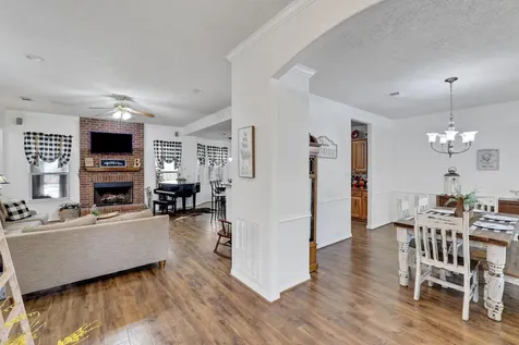 9934 Palm Drive Mont Belvieu TX 77523