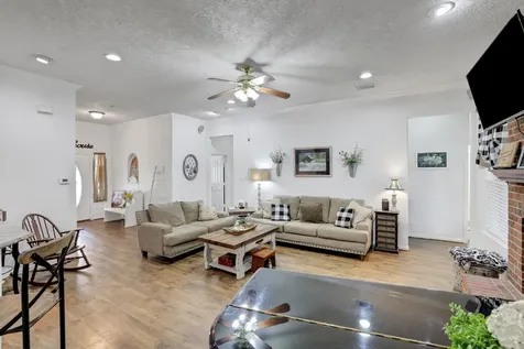 9934 Palm Drive Mont Belvieu TX 77523