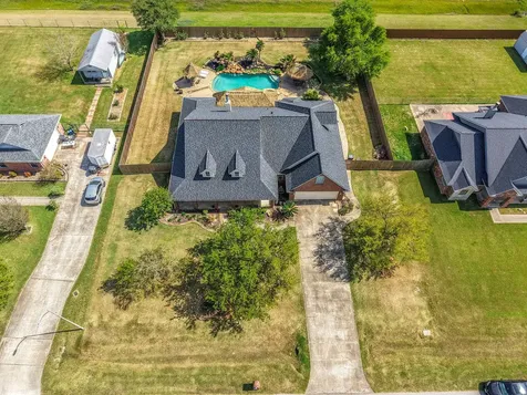 9934 Palm Drive Mont Belvieu TX 77523