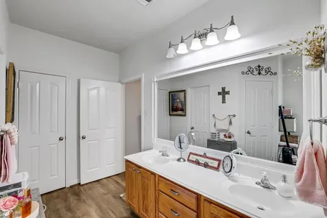 9934 Palm Drive Mont Belvieu TX 77523