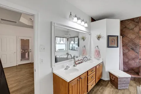 9934 Palm Drive Mont Belvieu TX 77523