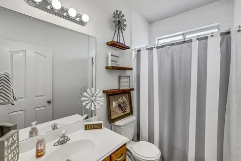 9934 Palm Drive Mont Belvieu TX 77523