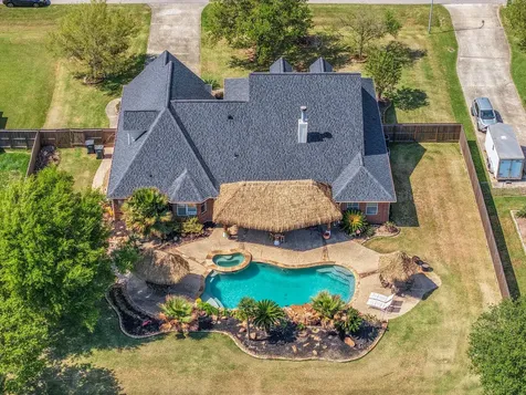 9934 Palm Drive Mont Belvieu TX 77523