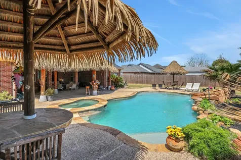 9934 Palm Drive Mont Belvieu TX 77523