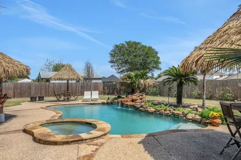 9934 Palm Drive Mont Belvieu TX 77523