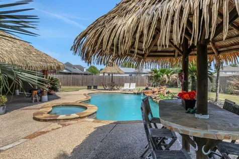 9934 Palm Drive Mont Belvieu TX 77523