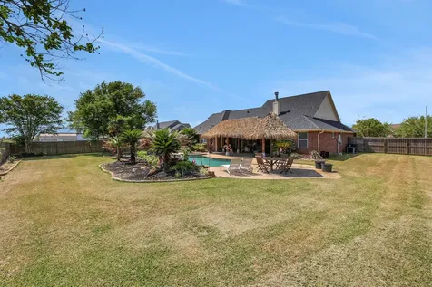 9934 Palm Drive Mont Belvieu TX 77523