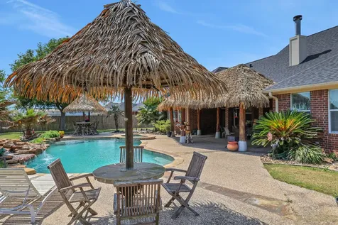 9934 Palm Drive Mont Belvieu TX 77523