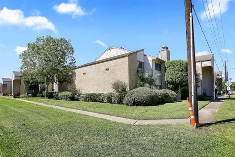 7065 N Holiday Drive Galveston TX 77550