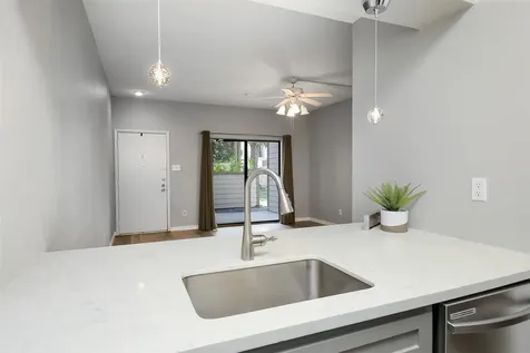 7065 N Holiday Drive Galveston TX 77550