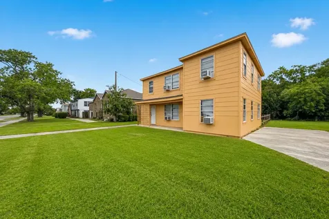 1028 5th Avenue N Texas City TX 77590