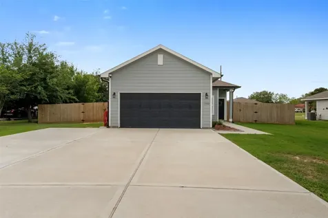 1302 Trinity Street Anahuac TX 77514
