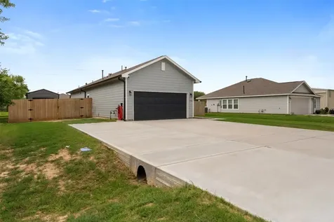 1302 Trinity Street Anahuac TX 77514