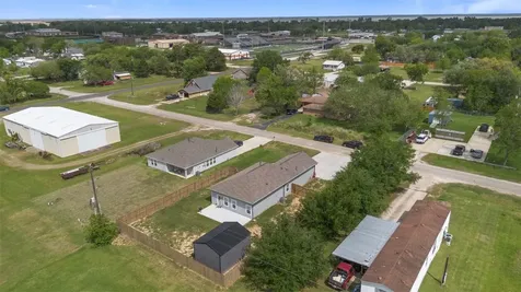 1302 Trinity Street Anahuac TX 77514