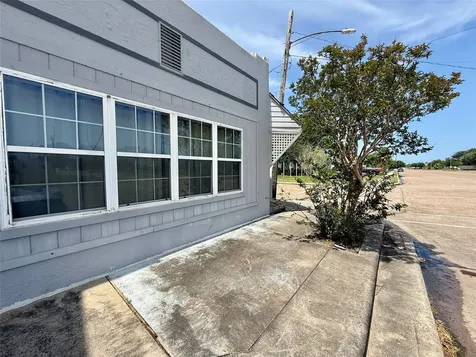 231 W Broad Street Freeport TX 77541