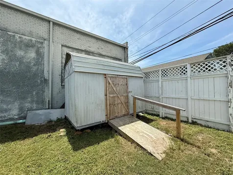 231 W Broad Street Freeport TX 77541
