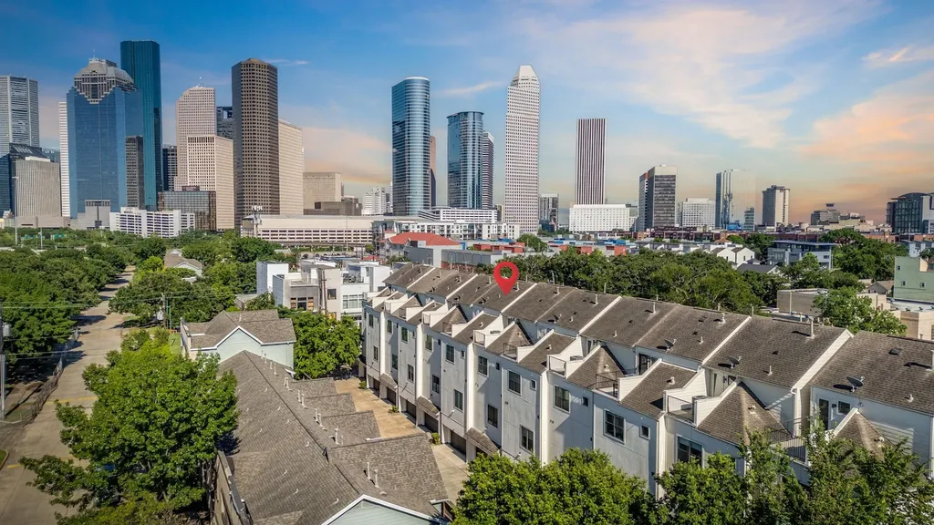 1212 W Dallas Street Houston TX 77019