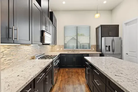 1212 W Dallas Street Houston TX 77019