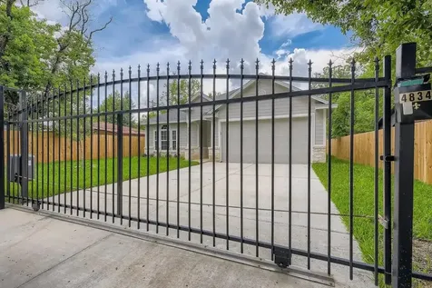 4834 Van Fleet Street Houston TX 77033