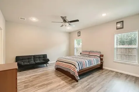 4834 Van Fleet Street Houston TX 77033