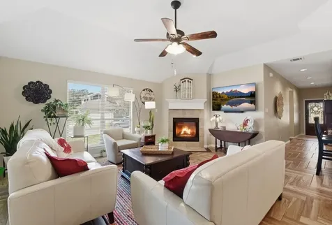 102 Golfview Court Montgomery TX 77356