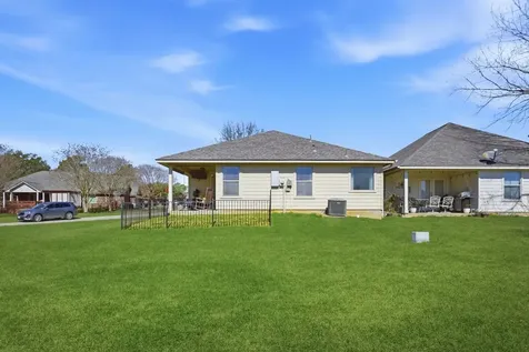 102 Golfview Court Montgomery TX 77356