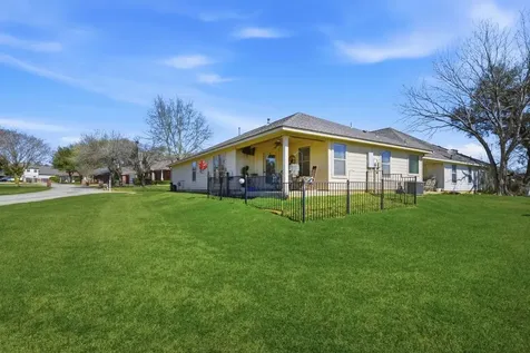 102 Golfview Court Montgomery TX 77356