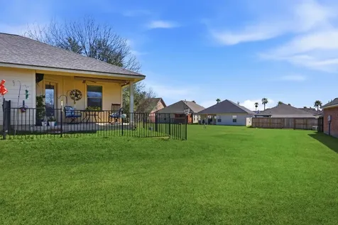 102 Golfview Court Montgomery TX 77356
