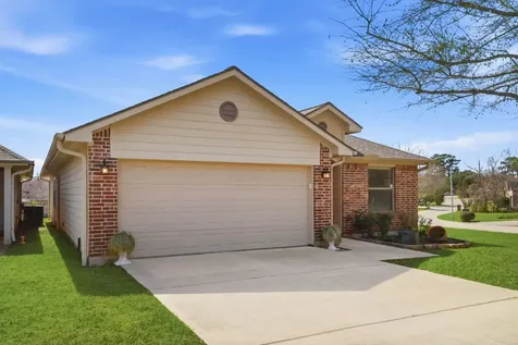 102 Golfview Court Montgomery TX 77356