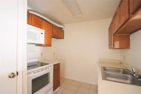 2121 Hepburn Street 716 Houston TX 77054
