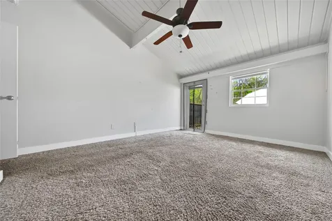 28 Lakeway Street Conroe TX 77304