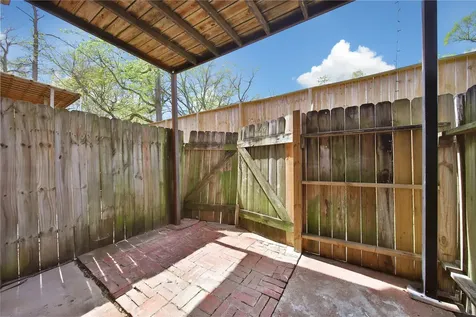 28 Lakeway Street Conroe TX 77304