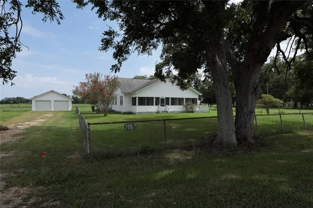 3289 County Road 158 Boling TX 77420